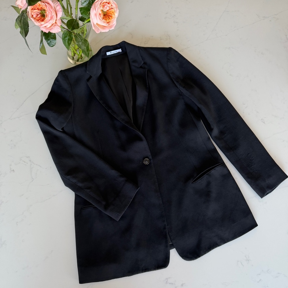 T by Alexander Wang black blazer in excellent preowned condition!